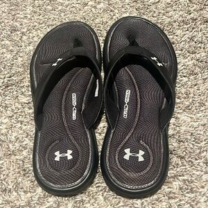 Under Armour 4D Foam flip flops size 9